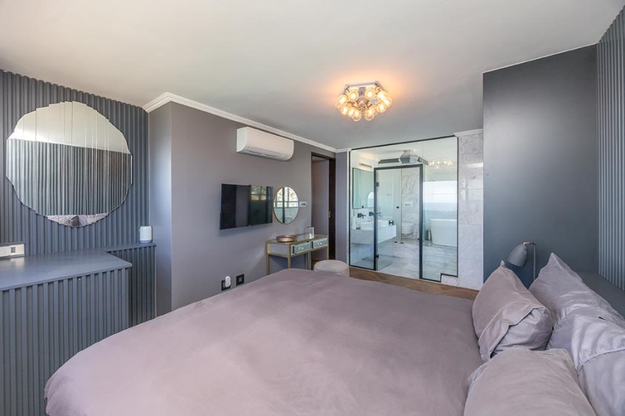 2 Bedroom Property for Sale in Sea Point Western Cape